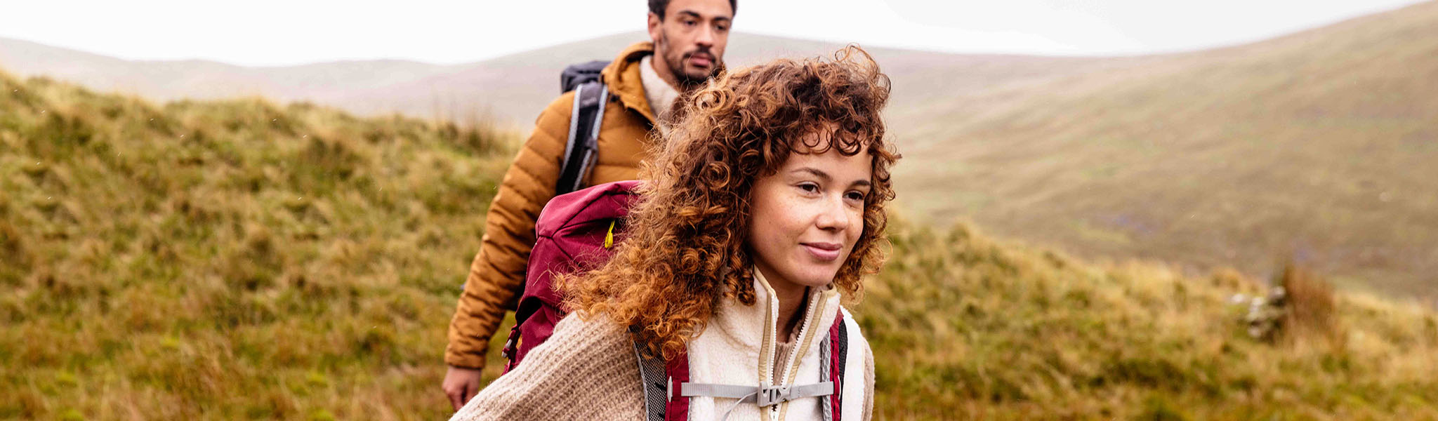 An image of a man and a woman on a hike wearing their respective Ayacucho jacket and fleece