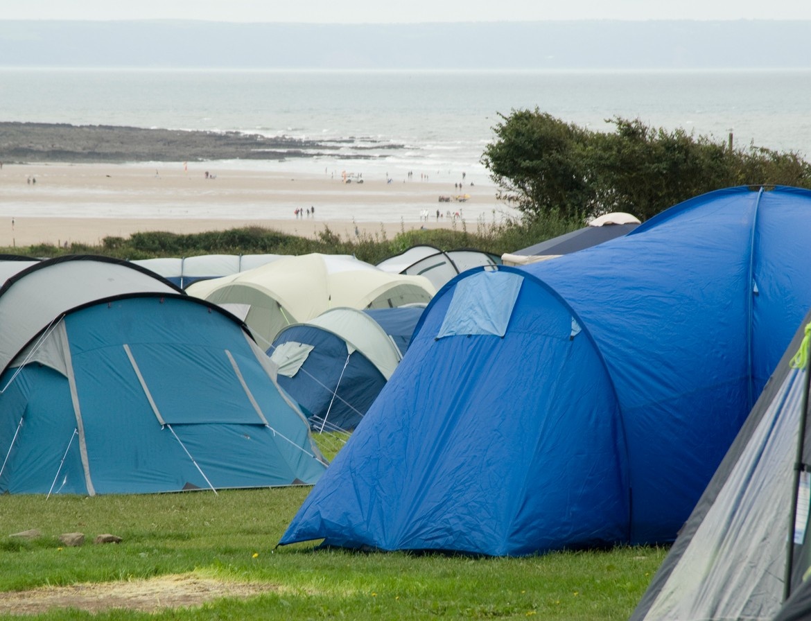 An image of a campsite in Devon by the beach 