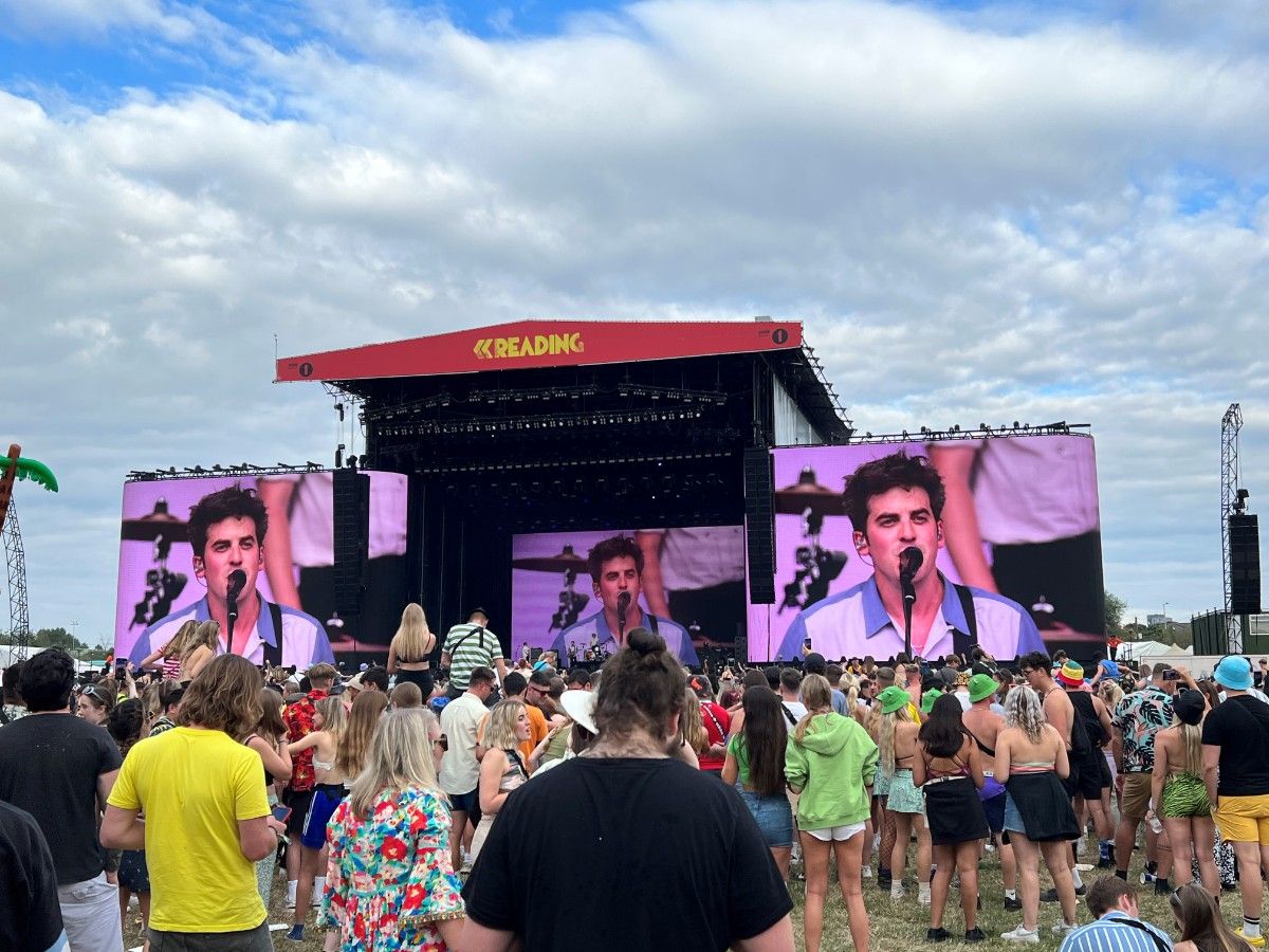 Circa Waves at the Reading Festival main stage 