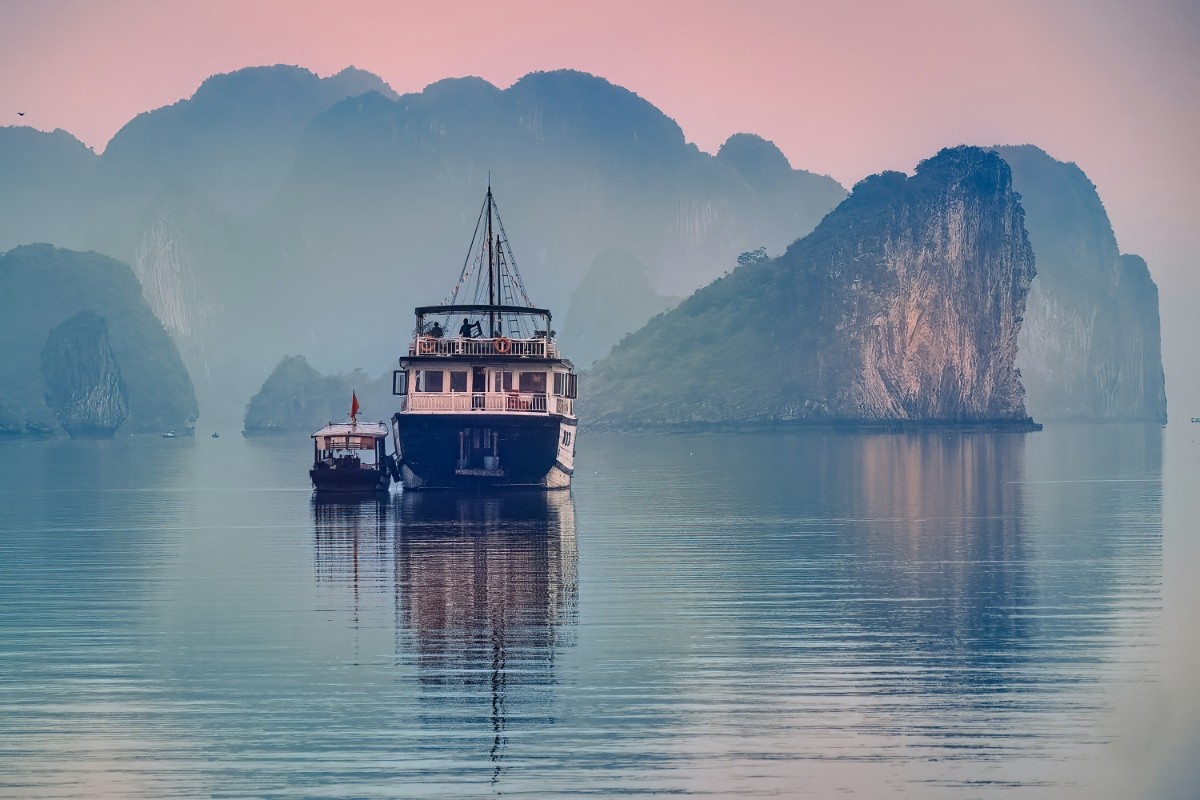 A boat on Ha Long Bay