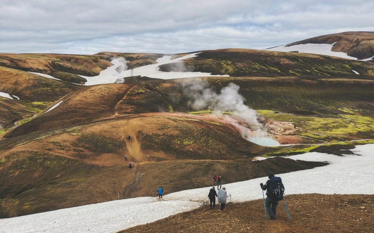 People hiking on the Laugavegur Trail