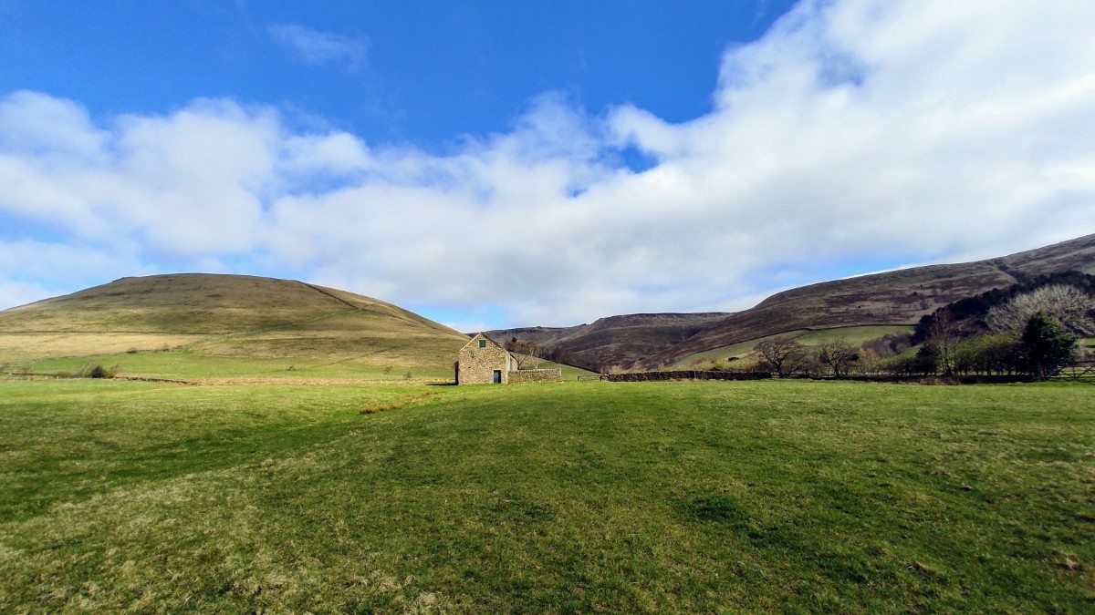 Hiking in the Peak District 