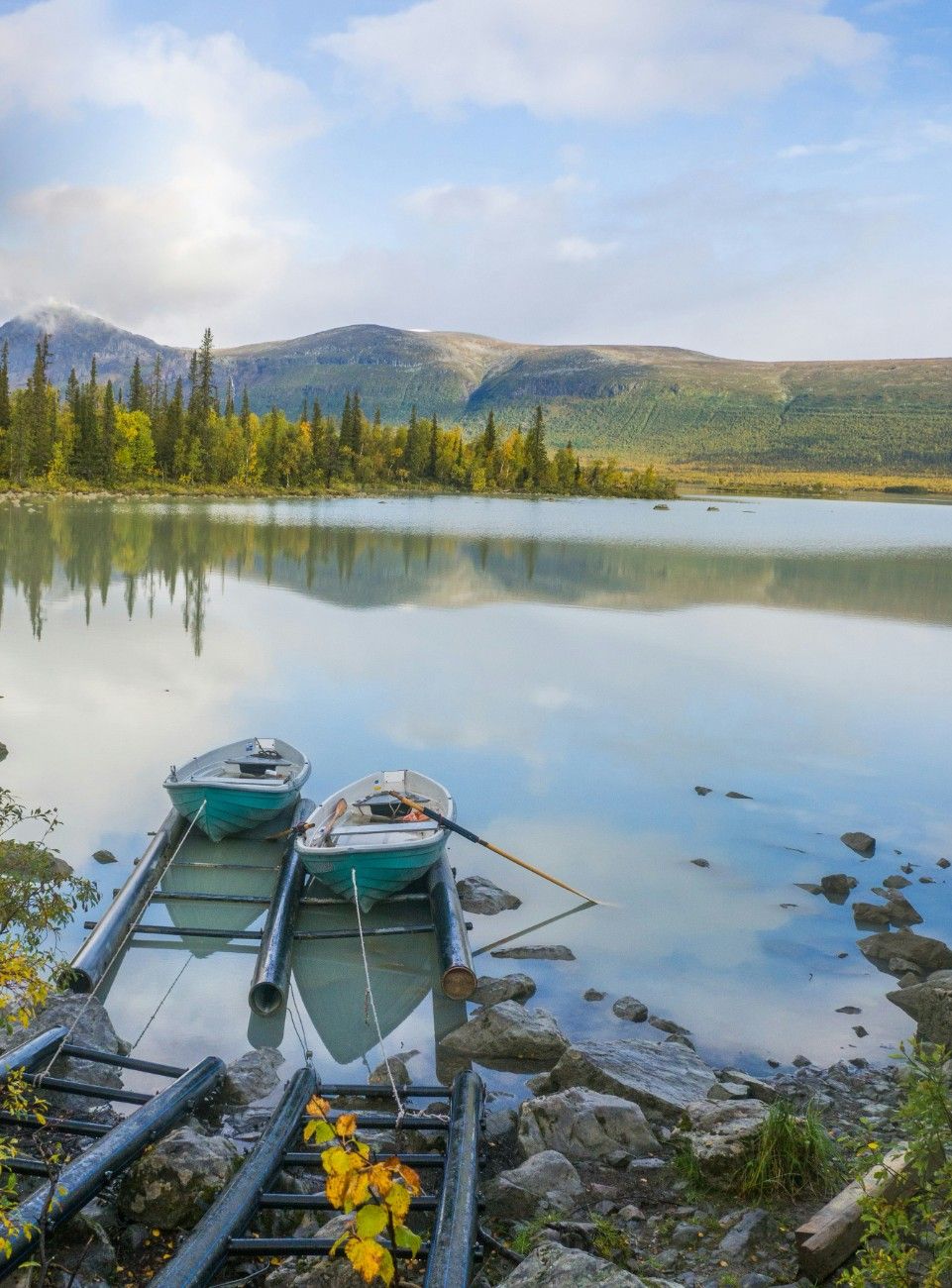 A lake with two canoes on The Kungsleden Trail