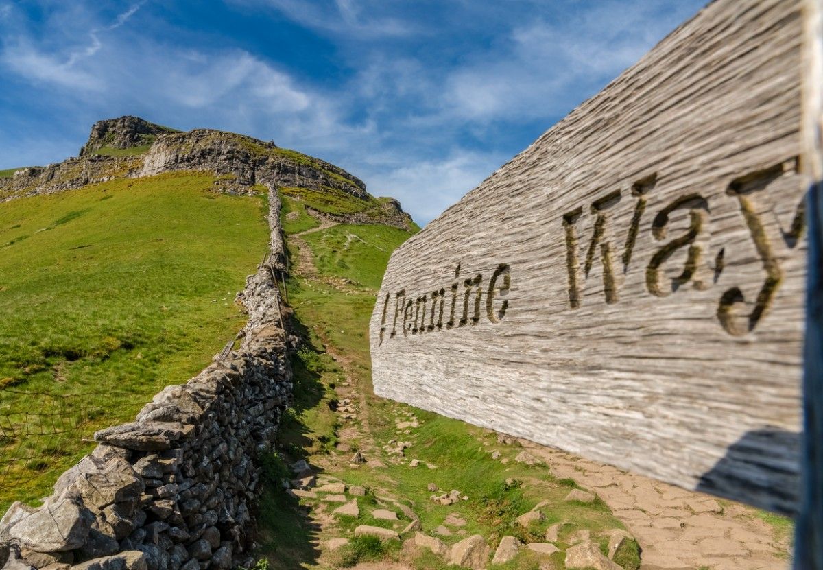 A sign directing you to the Pennine Way for a hike in the Peak District 