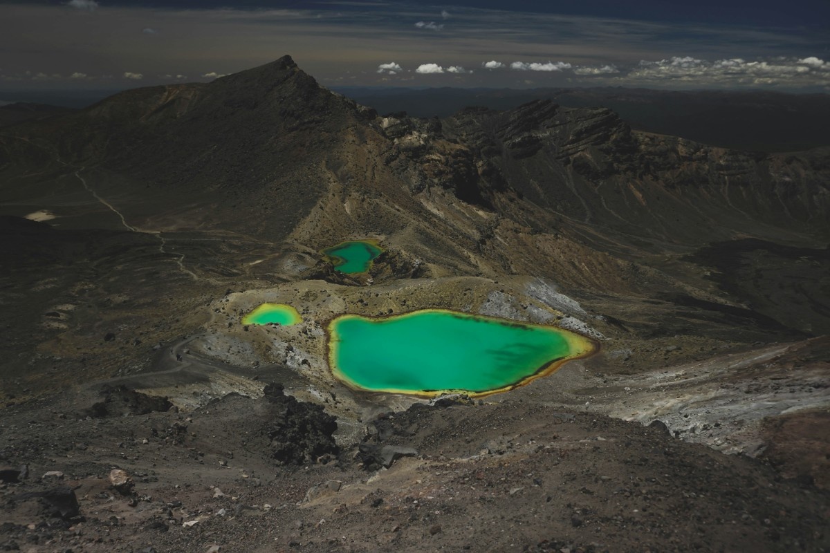 A lake along the Tongariro Alpine Crossing