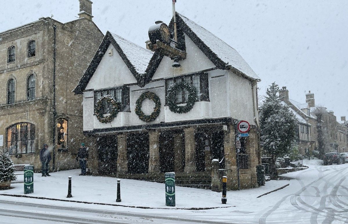 A Burford building in the snow 