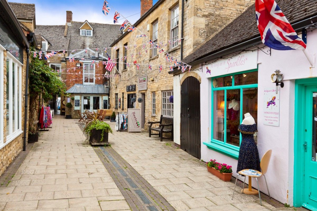 A quaint street filled with shops in Stow-on-the-Wold